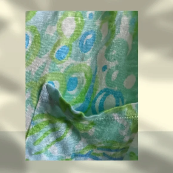 Lilly Pulitzer V Neck - Picture 4 of 4